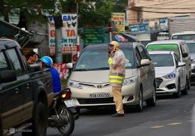 Ùn tắc 3 km trước phà Cát Lái 