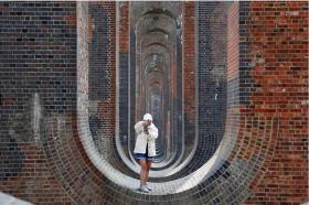 Cây cầu ảo giác Ouse Valley Viaduct hot rần trên Instagram  第1张