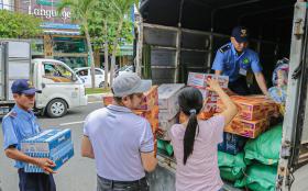 Bán bánh trung thu gây quỹ hỗ trợ người dân vùng bão lũ  第3张