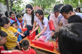 Á hậu Minh Kiên, ca sĩ Giana, Nguyễn Huy đón Trung thu cùng trẻ em Tây Ninh  第7张