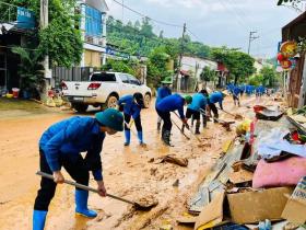  Tuổi trẻ Yên Bái lội bùn khắc phục hậu quả mưa lũ 