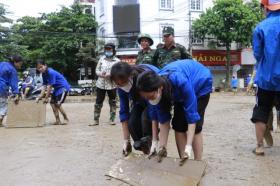  Tuổi trẻ Yên Bái lội bùn khắc phục hậu quả mưa lũ 