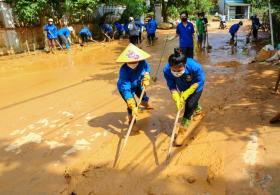  Tuổi trẻ Yên Bái lội bùn khắc phục hậu quả mưa lũ 