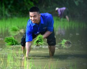  &apos;Ba cùng&apos; đổi thay vùng đất khó - Bài 5: Truyền cảm hứng học tập, sáng tạo 第2张