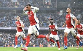 Arsenal rơi chiến thắng ở giây cuối trước Man City 