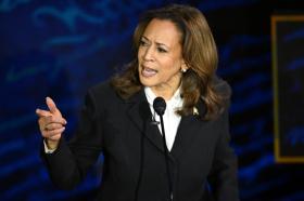 Bà Kamala Harris dùng nhạc Taylor Swift cho chiến dịch tranh cử 