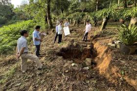 Lai Châu: Xuất hiện vết nứt lớn, kéo dài, nguy cơ ảnh hưởng tới an toàn của 19 hộ dân bản Sin Suối Hồ  第1张