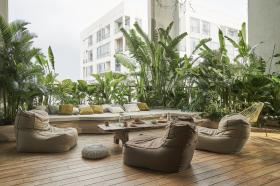 Căn penthouse có nội thất lấy cảm hứng từ resort nhiệt đới tại TPHCM