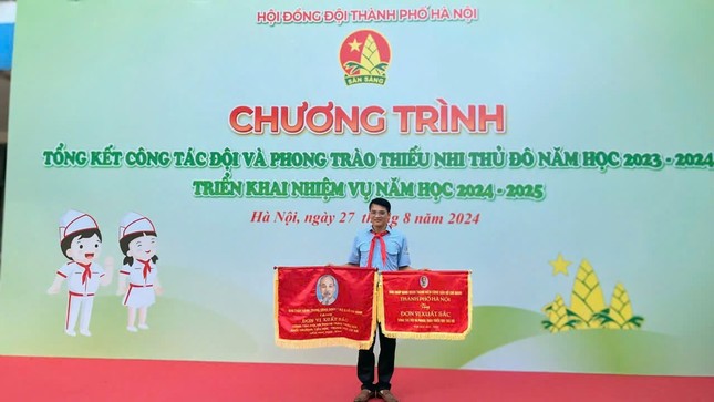  Liên đội Trường THCS Giảng Võ được tặng Cờ thi đua xuất sắc của T.Ư Đoàn 第1张