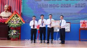  Bí thư Tỉnh ủy Nam Định dự Lễ khai giảng năm học mới tại trường THPT chuyên Lê Hồng Phong 第6张