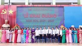  Bí thư Tỉnh ủy Nam Định dự Lễ khai giảng năm học mới tại trường THPT chuyên Lê Hồng Phong 