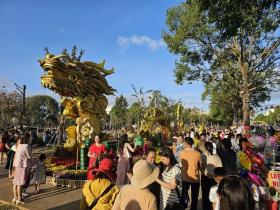  Ngang nhiên lập bãi giữ xe &apos;móc túi&apos; du khách giữa TP Buôn Ma Thuột 