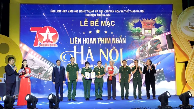  Liên hoan phim ngắn HN: Phim về hòa bình trong mắt cựu phi công giành giải Nhất 