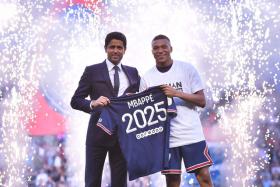  Đối đầu căng thẳng, PSG phớt lờ 55 triệu lương thưởng cho Kylian Mbappe 第4张