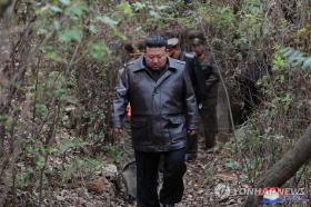  Lãnh đạo Triều Tiên Kim Jong-un thị sát căn cứ tên lửa 第1张