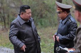  Lãnh đạo Triều Tiên Kim Jong-un thị sát căn cứ tên lửa 第2张