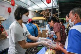 Mùa hè yêu thương: Sức trẻ chung tay mang bữa cơm miễn phí đến cộng đồng