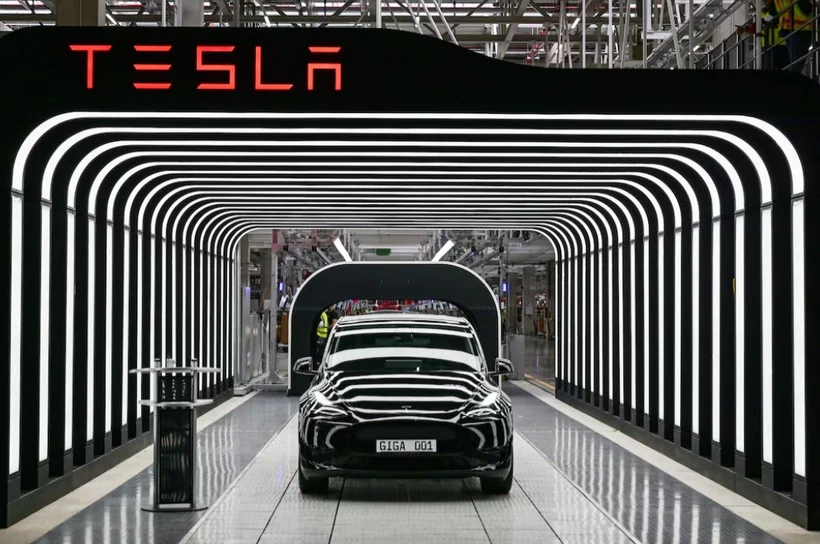  Tỷ phú Elon Musk: Hãng Tesla sẽ cho ra mắt taxi tự lái vào tháng 8 